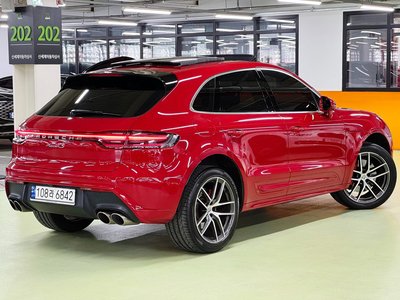 PORSCHE MACAN - 2