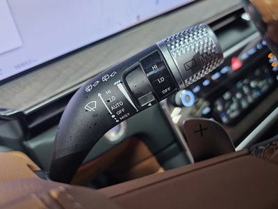 2025 Genesis GV80 thumbnail 35