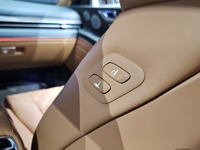 2025 Genesis GV80 thumbnail 34