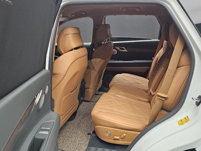 2025 Genesis GV80 thumbnail 18