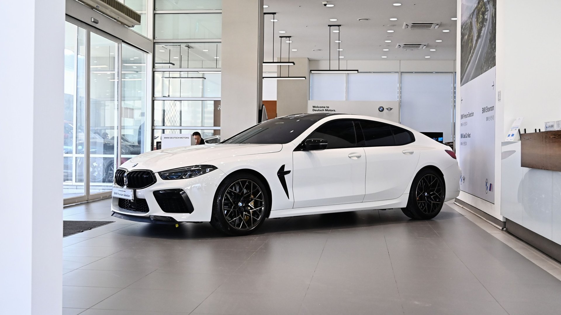 BMW M8 - View 1
