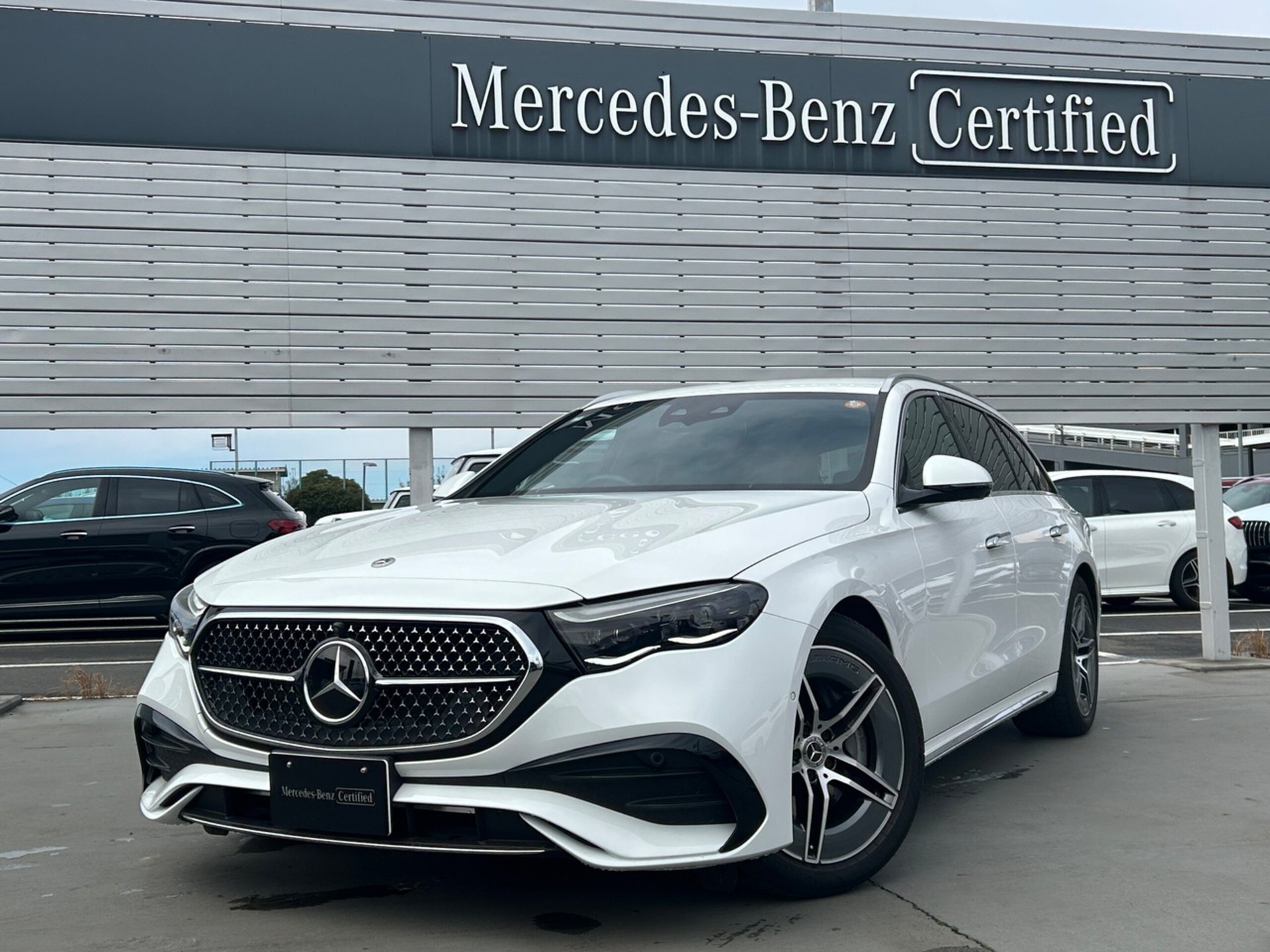 MERCEDES-BENZ E-CLASS - View 1