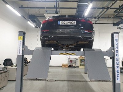 MERCEDES-BENZ E-CLASS - 2