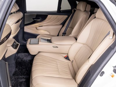 2021 Lexus LS — миниатюра 9
