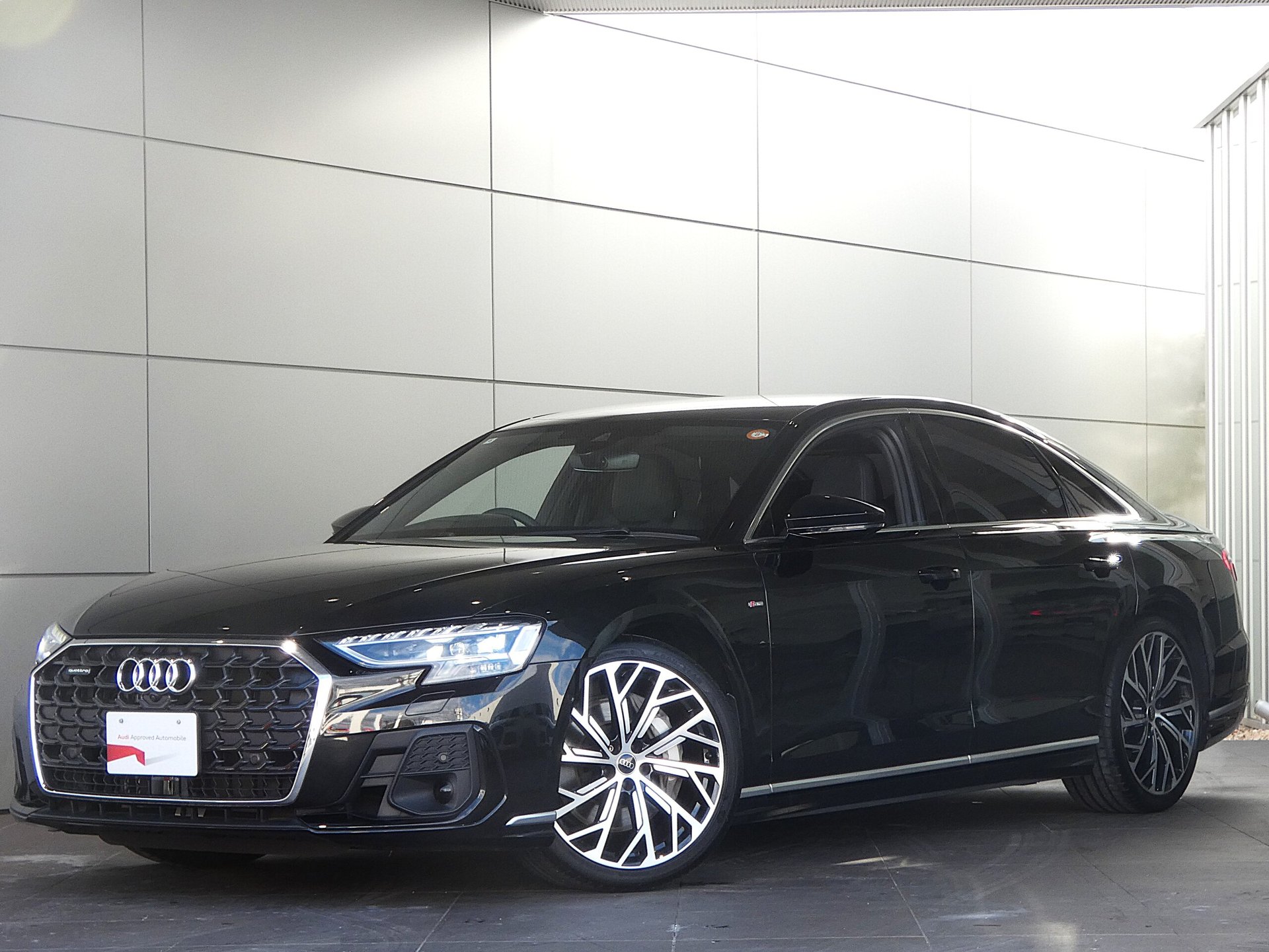 AUDI A8 - View 1