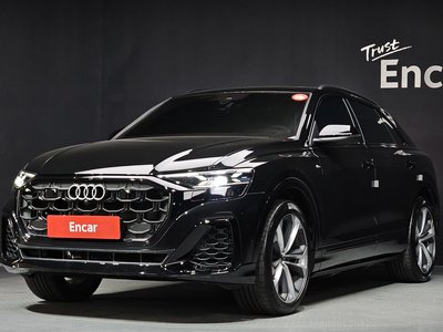 AUDI Q8 - 1