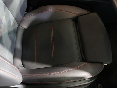 MERCEDES-BENZ GLA - 10