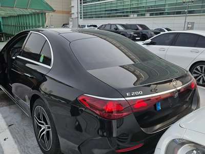 MERCEDES-BENZ E-CLASS - 2