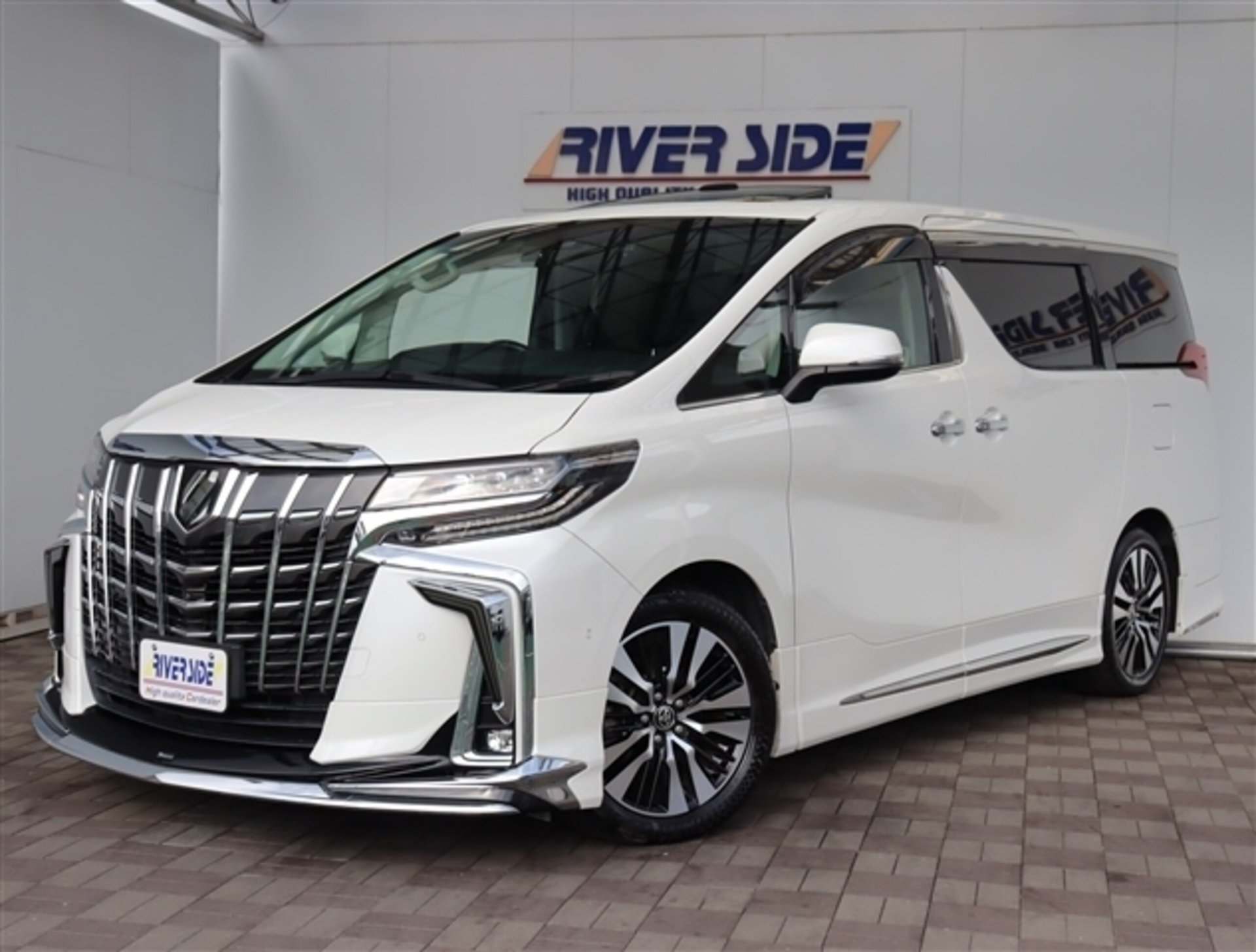 TOYOTA ALPHARD - View 1
