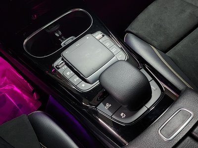 MERCEDES-BENZ CLA - 9