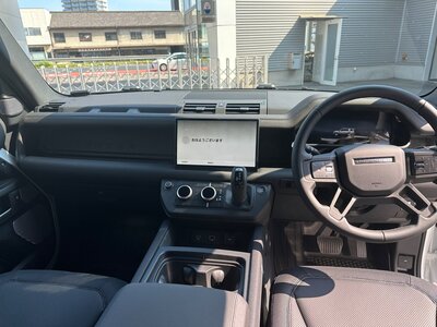 LAND ROVER DEFENDER - 9