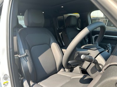 LAND ROVER DEFENDER - 10