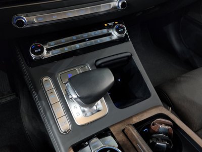 2019 Genesis G90 photo 9