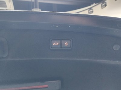 2019 Genesis G90 thumbnail 18