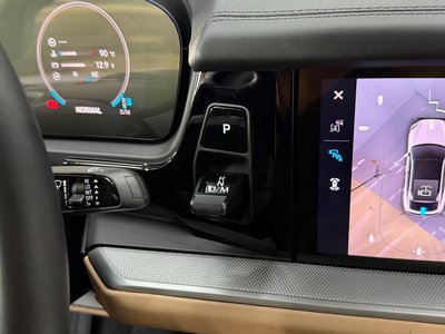 2024 Porsche CAYENNE photo 9