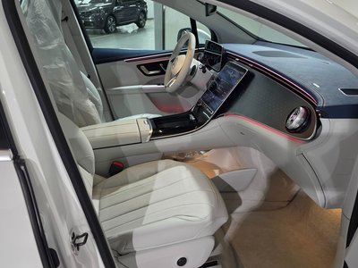 2026 Mercedes-BENZ EQE — миниатюра 18