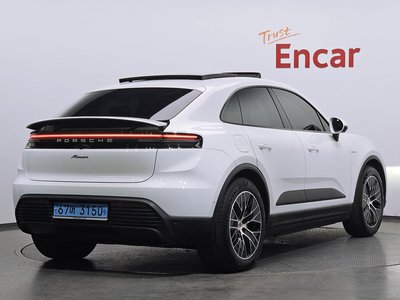 PORSCHE MACAN - 4