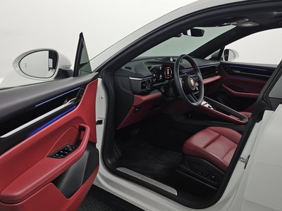 PORSCHE MACAN - 10