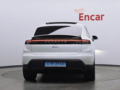 PORSCHE MACAN - 3