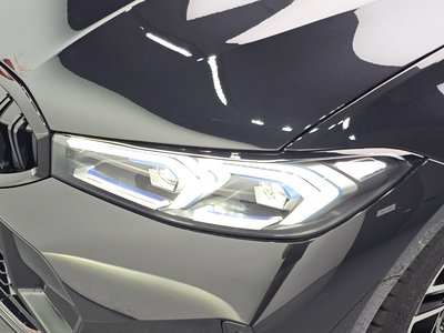 2025 BMW 3 SERIES photo 9