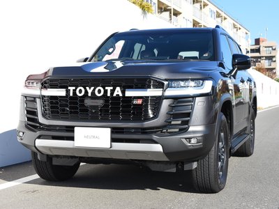 TOYOTA LAND CRUISER 300