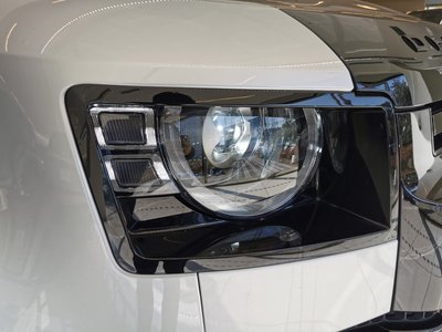 LAND ROVER DEFENDER - 8