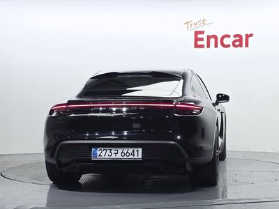 2021 Porsche TAYCAN 照片 3