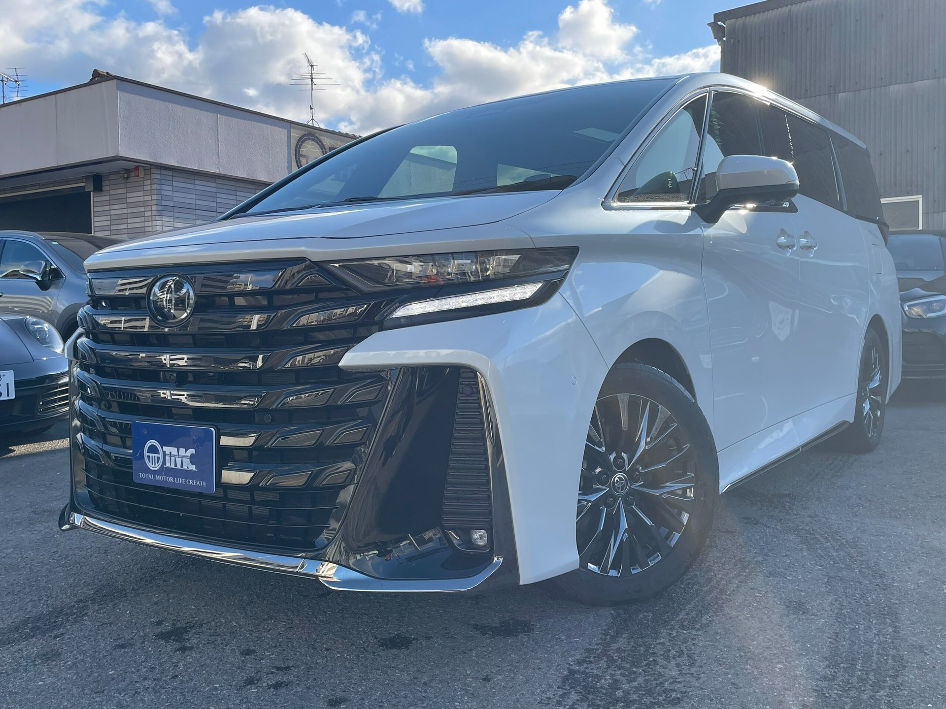 TOYOTA VELLFIRE - View 1