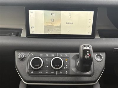 LAND ROVER DEFENDER - 7