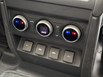 LAND ROVER DEFENDER - 8