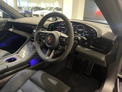 2025 Porsche TAYCAN 照片 8