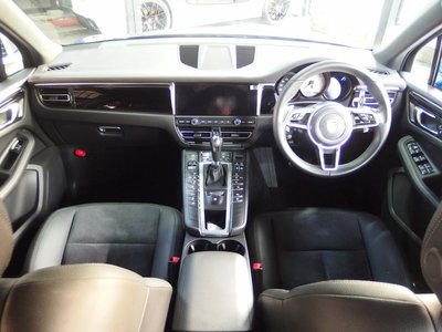 PORSCHE MACAN - 2
