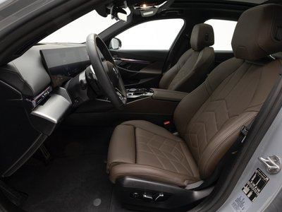 صورة مصغرة 12 لـ 2025 BMW 5 SERIES