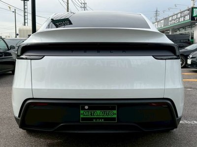 TESLA MODEL Y - 8