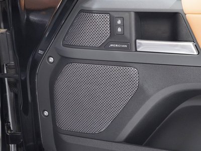 LAND ROVER DEFENDER - 5