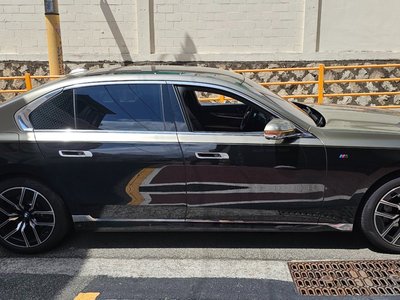 2024 BMW 7 SERIES photo 2