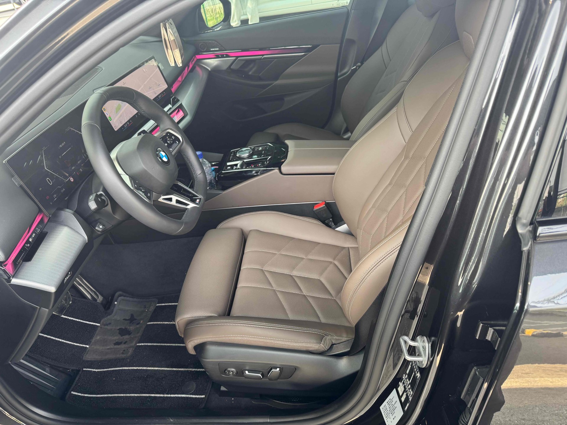 BMW 5 SERIES - View 1