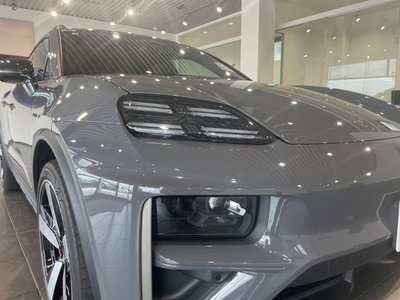 PORSCHE MACAN - 8