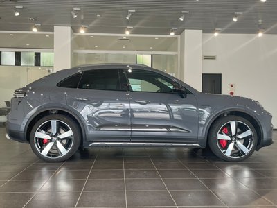 PORSCHE MACAN - 5