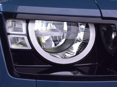 LAND ROVER DEFENDER - 10