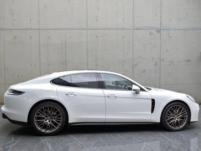 PORSCHE PANAMERA - 3