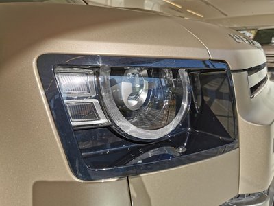 LAND ROVER DEFENDER - 8