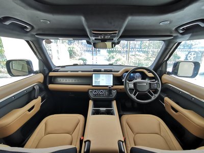 LAND ROVER DEFENDER - 4