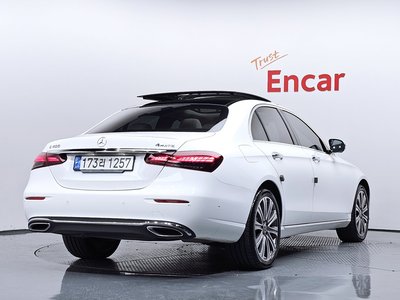 MERCEDES-BENZ E-CLASS - 3