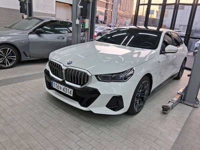 BMW 5 SERIES