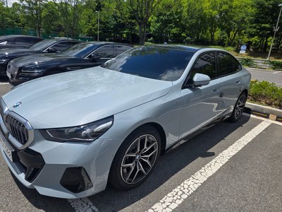 2024 BMW 5 SERIES 照片 2