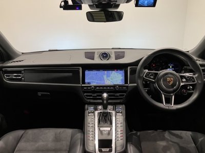 PORSCHE MACAN - 3