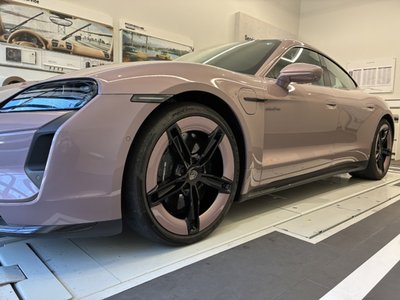 2025 Porsche TAYCAN photo 3