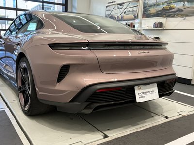 2025 Porsche TAYCAN photo 4