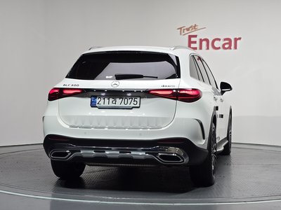 2024 Mercedes-BENZ GLC photo 3